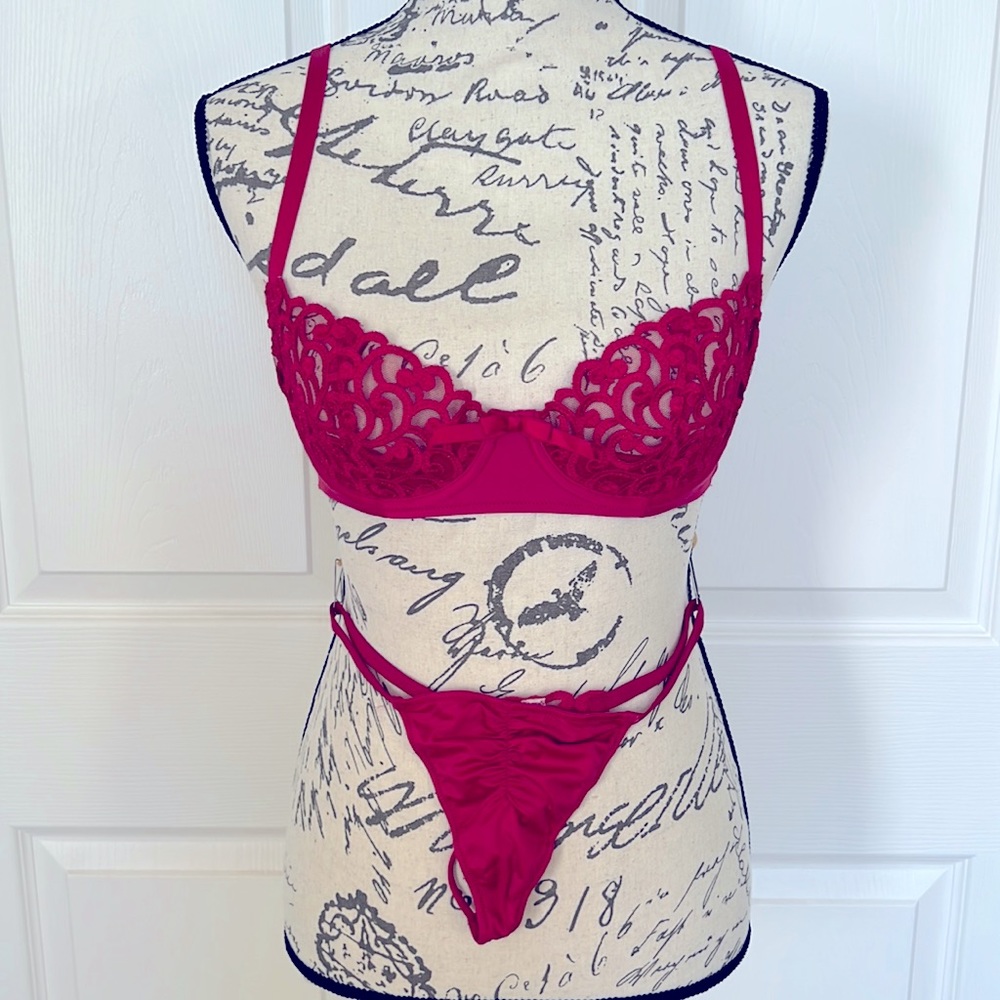 Vintage Victoria’s Secret Lace Bra Set
